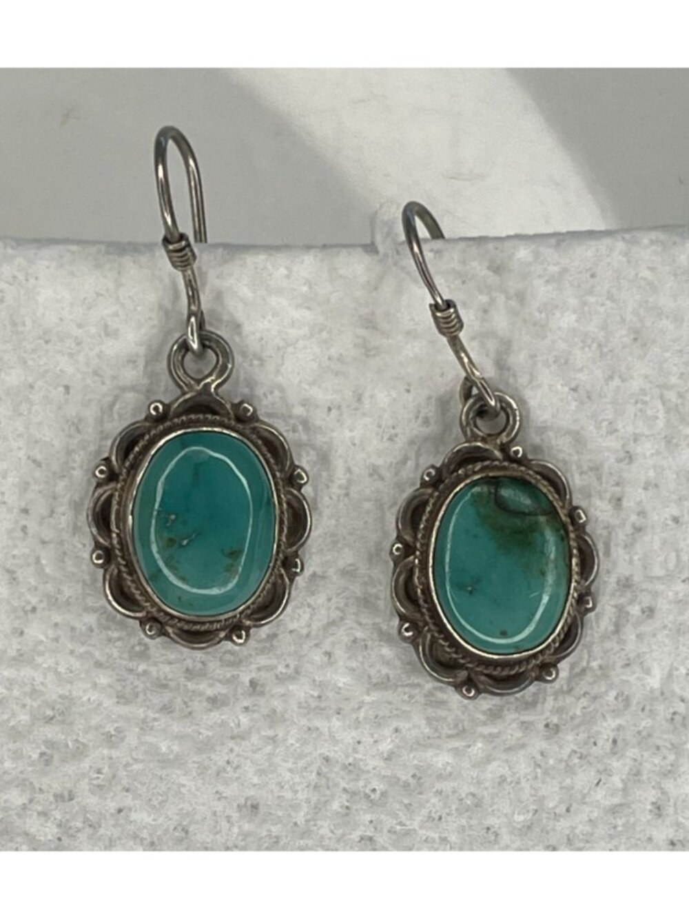 Vintage 925 Sterling Silver 1.25" Oval Turquoise Scalloped Dangle Wire Earrings